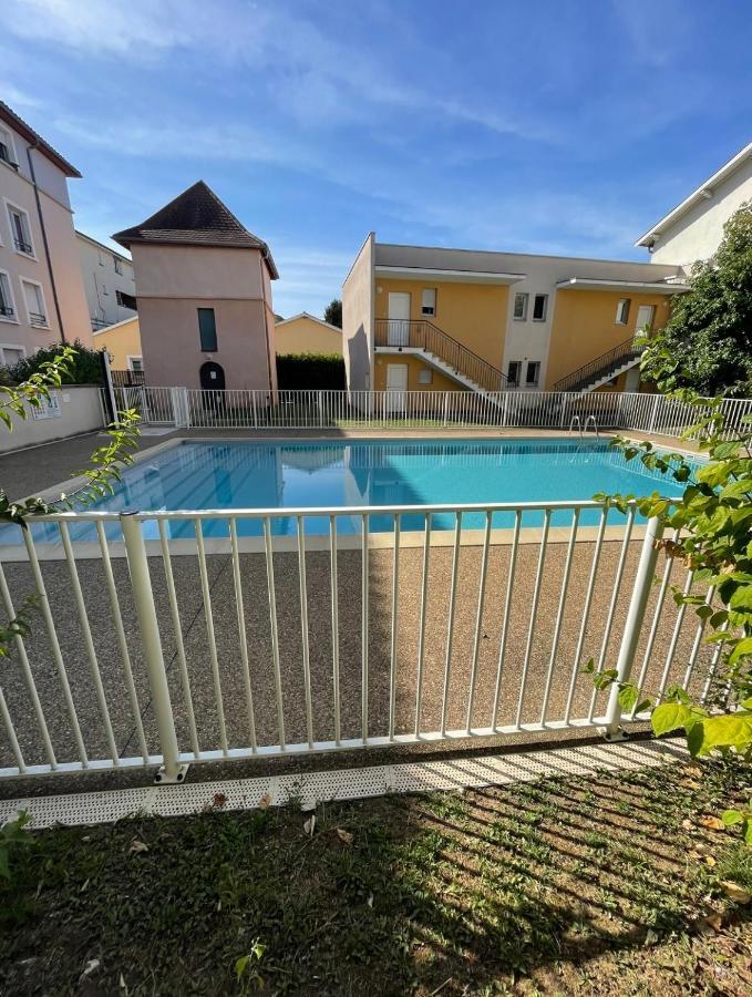 Appartement Avec Place De Parking Et Piscine Villefranche-sur-Saône Esterno foto